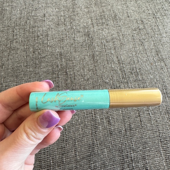 Limited Edition Jaded Jewel Volume Intense LashSense Mascara - Picture 3 of 5